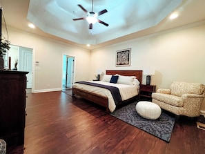 3 bedrooms, desk, iron/ironing board, free WiFi