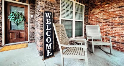 Modern comfort in Clarksville! Welcome to the Madison Street Retreat!
