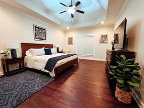 3 bedrooms, desk, iron/ironing board, free WiFi