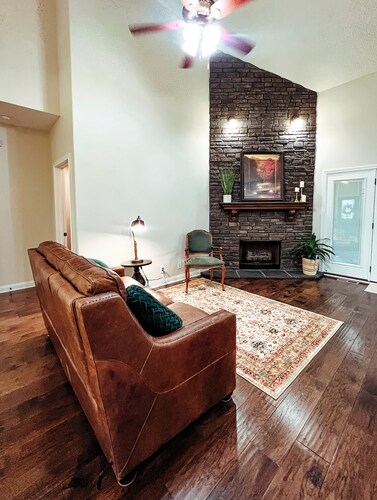 Modern comfort in Clarksville! Welcome to the Madison Street Retreat!
