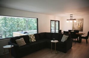 Smart TV, fireplace, computer monitors, printers - Tranquil Modern Farmhouse (Waldorf)