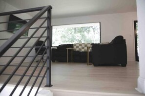 Interior - Tranquil Modern Farmhouse (Waldorf)