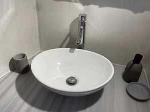 Secador de pelo y toallas