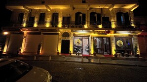A hotel with a stone facade, multiple balconies, and a central entrance with a red carpet. - Sılto's Butik Otel (Mardin)