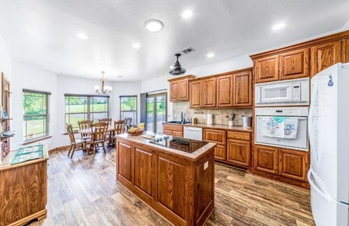 Circle Arrow Retreat-Country Home Just 2.5 miles from Stillwater