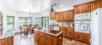 Circle Arrow Retreat-Country Home Just 2.5 miles from Stillwater