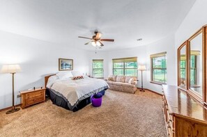 3 bedrooms, desk, iron/ironing board, travel cot