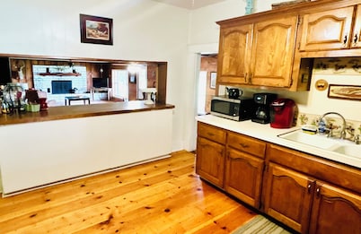 Quiet ranch retreat full of rustic vintage charm! Located off I-40/Old Rt 66