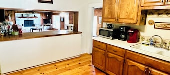 Quiet ranch retreat full of rustic vintage charm! Located off I-40/Old Rt 66