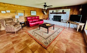 Smart TV, fireplace
