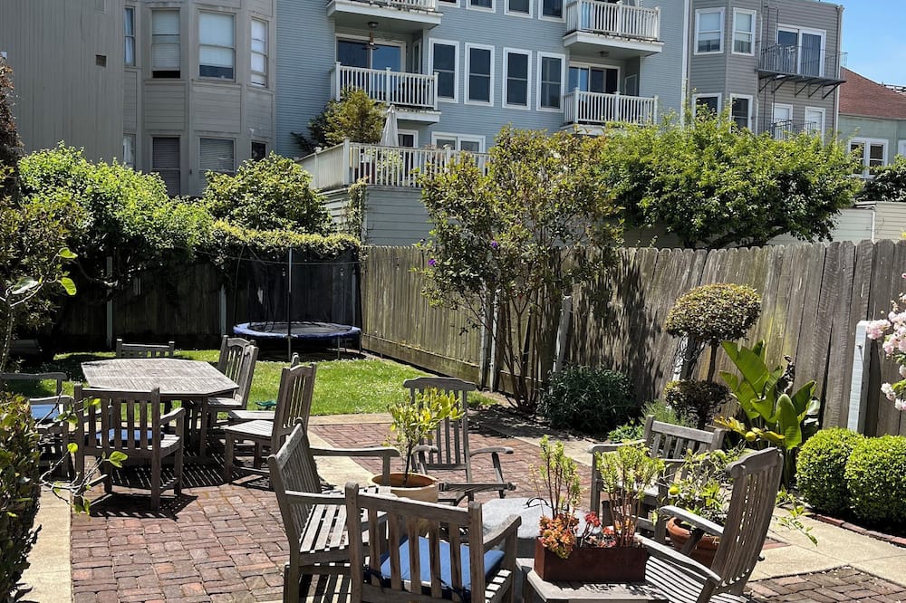 Spacious Condo with Large Backyard