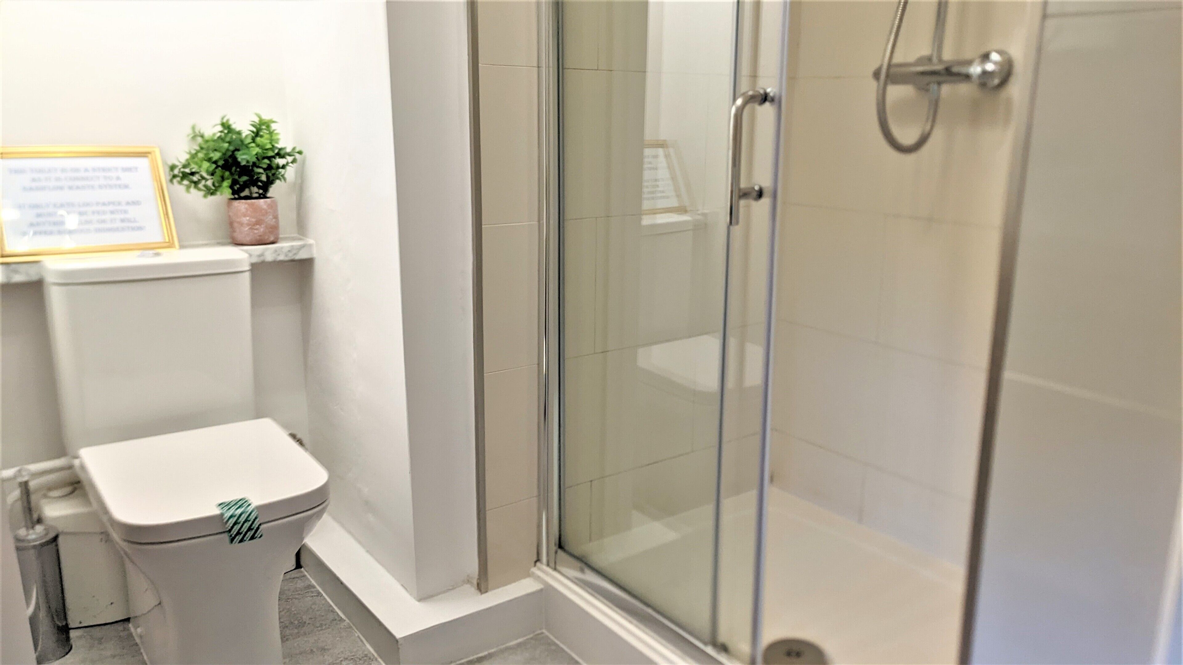 Deluxe Room | Bathroom | Hair dryer, slippers, towels, soap