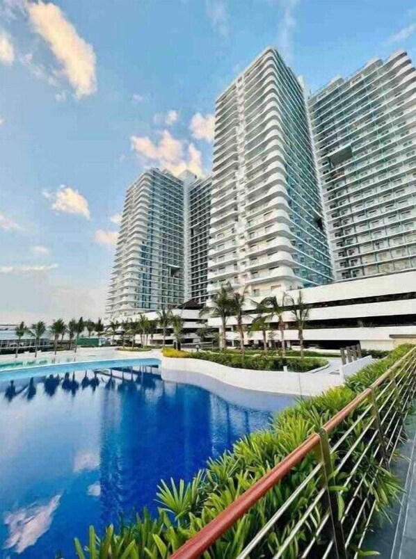 Pool - Charming Condo Unit 27th floor Super Nice View
(San Fernando)