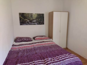 City Townhome | 1 bedroom, individually furnished, free WiFi