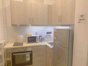 Fridge - Samou Street Apartment
 (Athina)