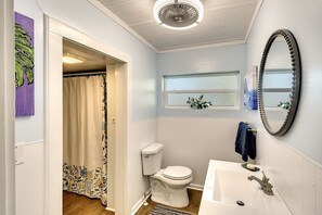 Hair dryer, towels, soap, shampoo - The Cottage by Anna Maria Island (Bradenton)