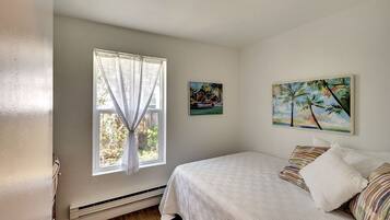 3 bedrooms, in-room safe, desk, iron/ironing board