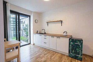 Fridge, dishwasher, coffee/tea maker, electric kettle