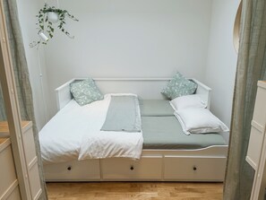 1 bedroom, iron/ironing board, WiFi, bed sheets