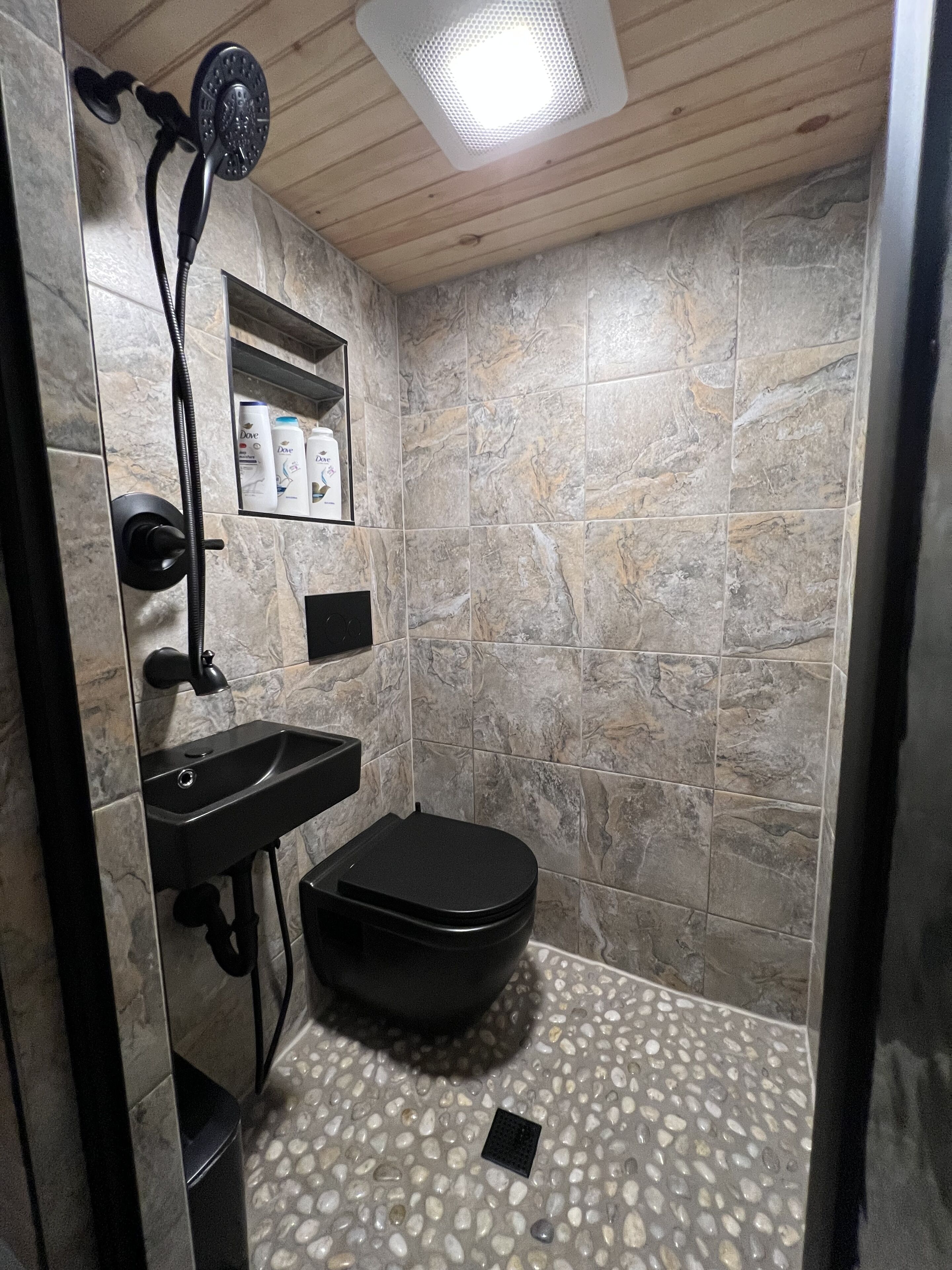 Shower, bidet, towels, soap