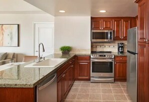 Private kitchen - Las Vegas | Pool & Strip Access | City Lights Stay (Las Vegas)