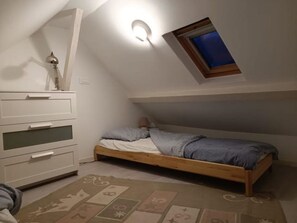 3 bedrooms, iron/ironing board, WiFi