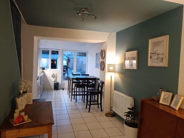 Dining - Maison de Pêcheur Pour 4/5 Personnes (Saint-Vaast-la-Hougue)