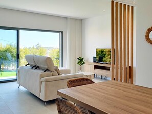 TV - Vistas Mar Villas D by Stay ici (Albufeira)