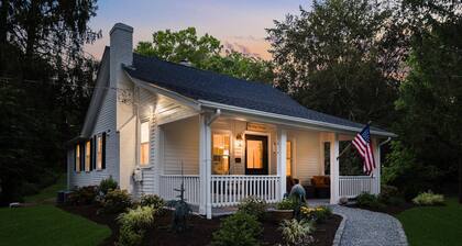 Luxury Cottage on the Potowomut River in Rhode Island 2bd/2b