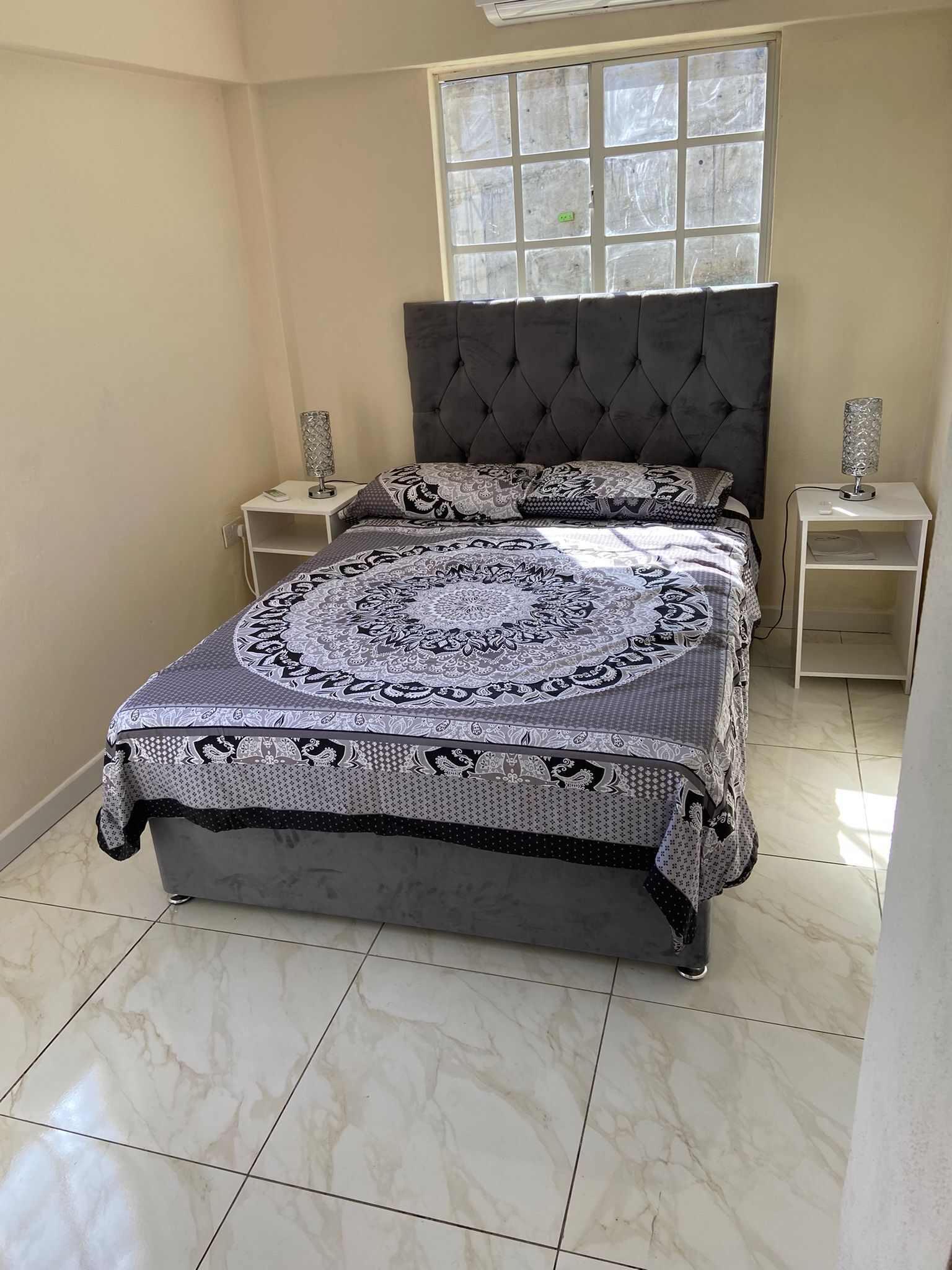 2 slaapkamers, een kluis op de kamer, een strijkplank/strijkijzer