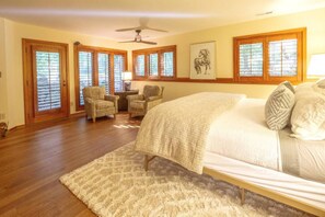 5 habitaciones, escritorio y tabla de planchar con plancha 