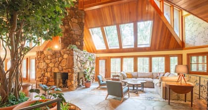 Spacious, private, in nature near town