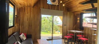 Un Lindo Chalet de Montaña con Amplio Jardin Apartado y con Vistas