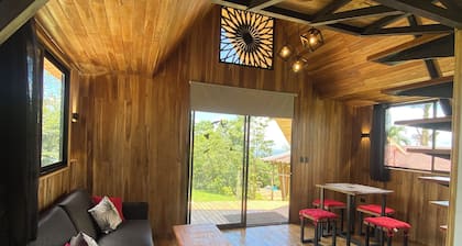 Un Lindo Chalet de Montaña con Amplio Jardin Apartado y con Vistas