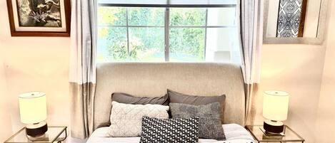 4 عدّة غرف نوم ومكواة/لوح كي وواي فاي وملاءات أسرّة