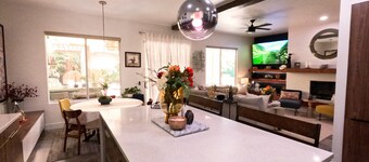 Spacious Desert Oasis: Tranquil Long-Term Retreat with resort like amenities