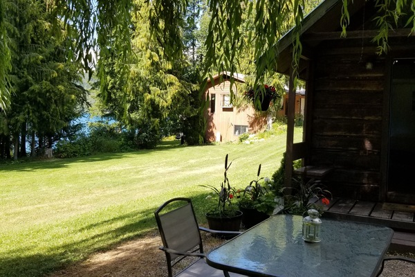 We live 250' behind the cabin. We do all we can to ensure your privacy.