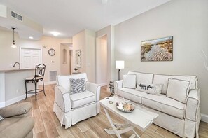 Living area - Morning coffee and evening cocktails over looking lake (Bonita Springs)