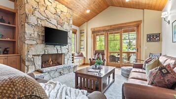 Condo (3 Bedrooms) | Front of property