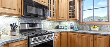 Condo (3 Bedrooms) | Private kitchen