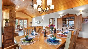 Condo (3 Bedrooms) | Dining