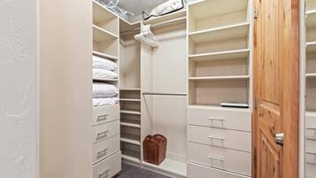 3 bedrooms, individually decorated, individually furnished