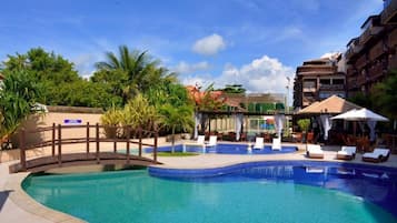 Apartamento | Piscina | 3 piscinas al aire libre, sombrillas, tumbonas
