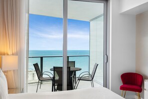 2 chambres, coffre-fort, bureau, lit de bébé portatif