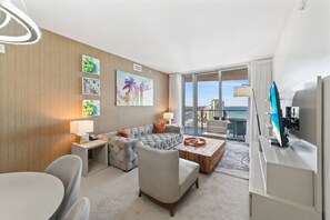 TV - ★★★★★ Oceanfront 2BD/2BA Condo at Opulent Resort Right by the Beach  (Hollywood)