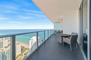 Outdoor dining - ★★★★★ Oceanfront 2BD/2BA Condo at Opulent Resort Right by the Beach  (Hollywood)