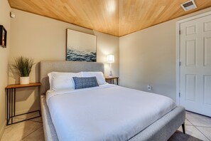 1 bedroom, iron/ironing board, Internet, bed sheets