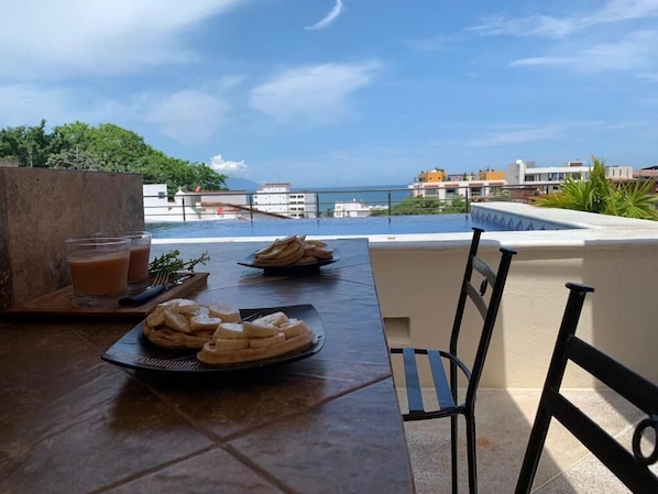 Outdoor dining - Casa Coral, Zona Dorada, Puerto Vallarta (Puerto Vallarta)