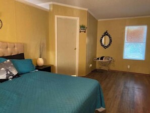 4 bedrooms, in-room safe, WiFi, bed sheets