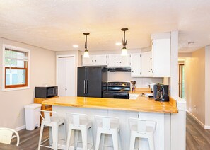 Private kitchen - Serenity Shores on Sand Lake (Harshaw)